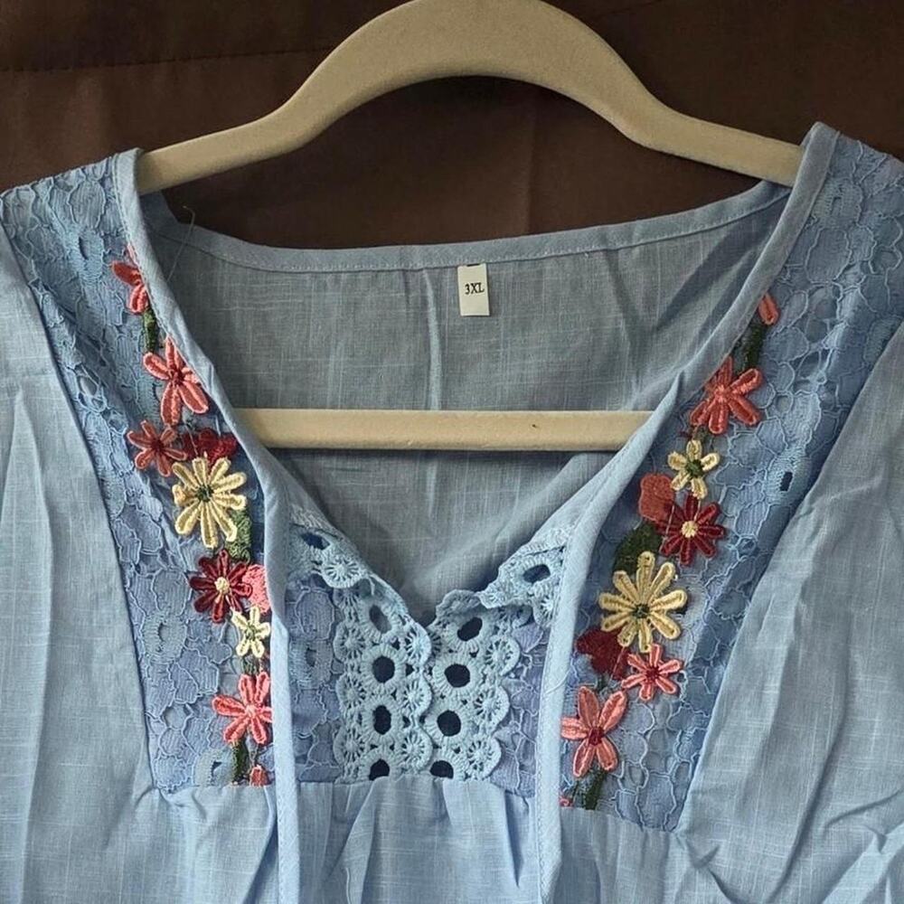 Blue embroidered blouse with floral markings size 3xl